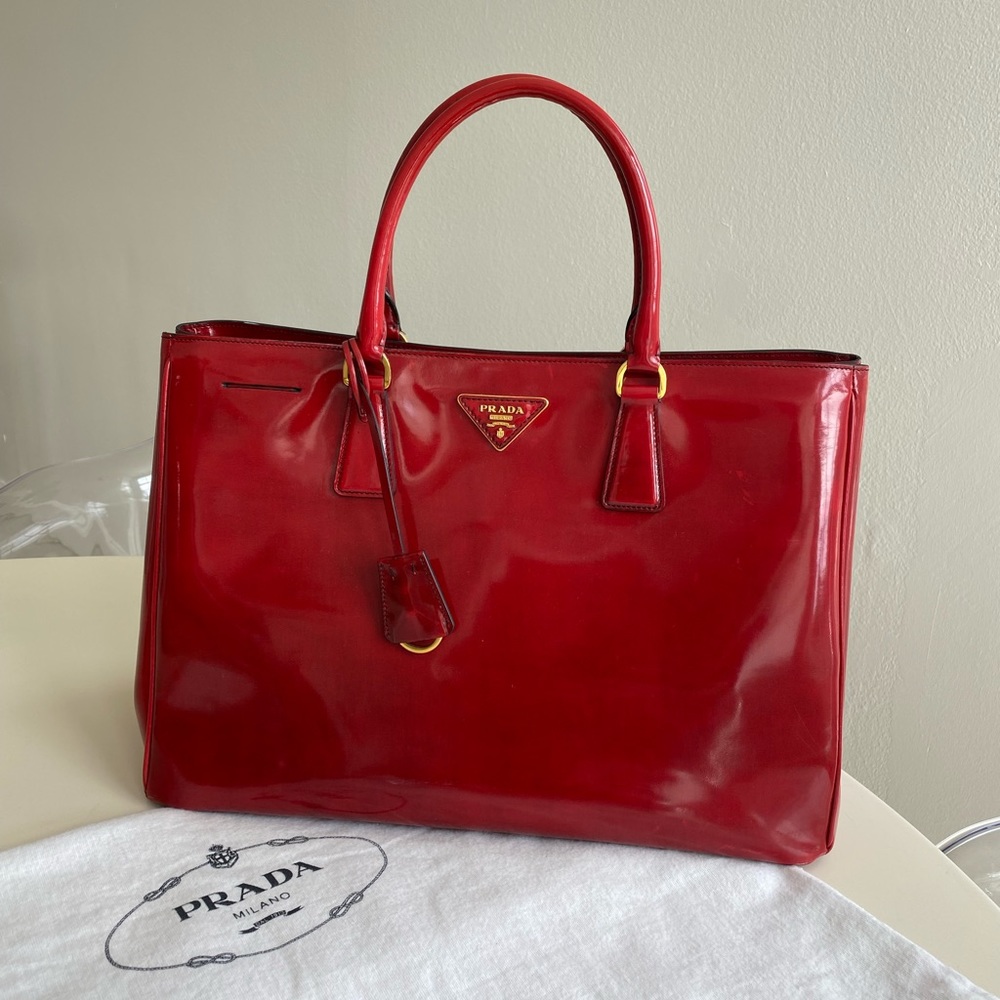 PRADA • SPAZZOLATO TOTE BAG